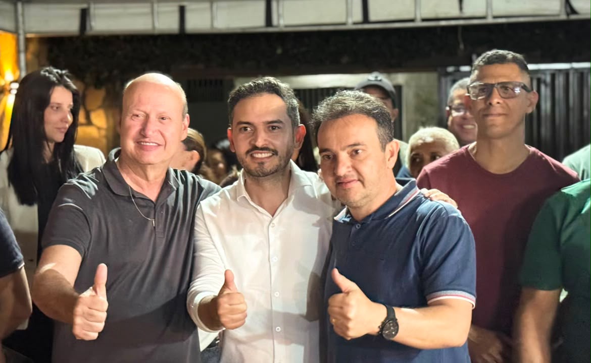 Amaury Santana reúne lideranças em apoio às pré-candidaturas de Pábio Mossoró e Dr. Célio Silveira